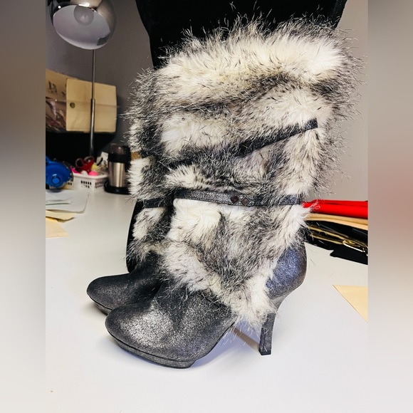 Faux fur boots - Picture 1 of 4